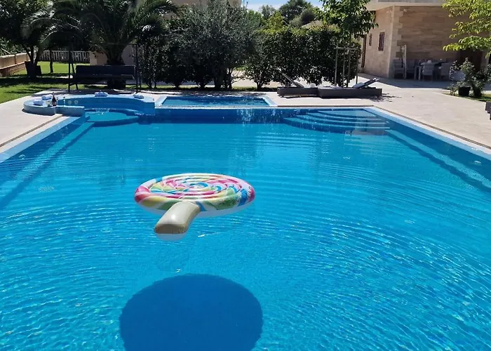 Zvonimir Holiday With Large 95M2 Pool