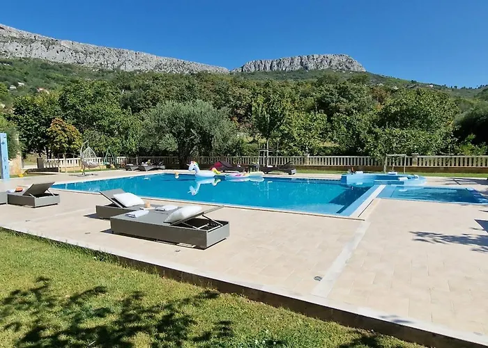 Zvonimir Holiday With Large 95M2 Pool * Solin