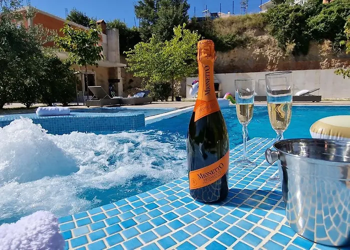 Villa Zvonimir Holiday With Large 95M2 Pool