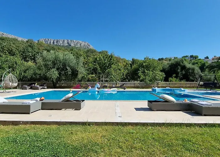 Zvonimir Holiday With Large 95M2 Pool * Solin