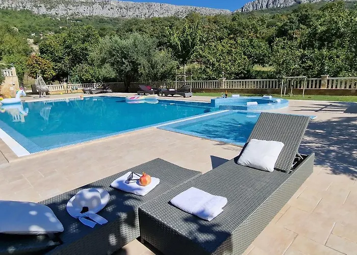 Zvonimir Holiday With Large 95M2 Pool * Solin