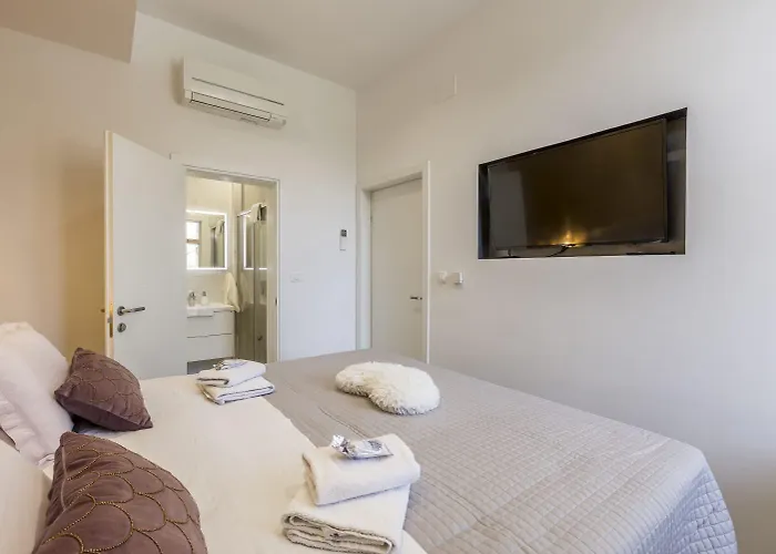Zvonimir Holiday With Large 95M2 Pool Villa Solin