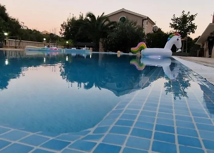Zvonimir Holiday With Large 95M2 Pool * Solin