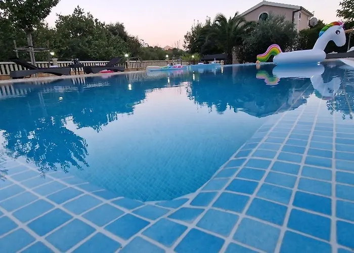 Zvonimir Holiday With Large 95M2 Pool Villa