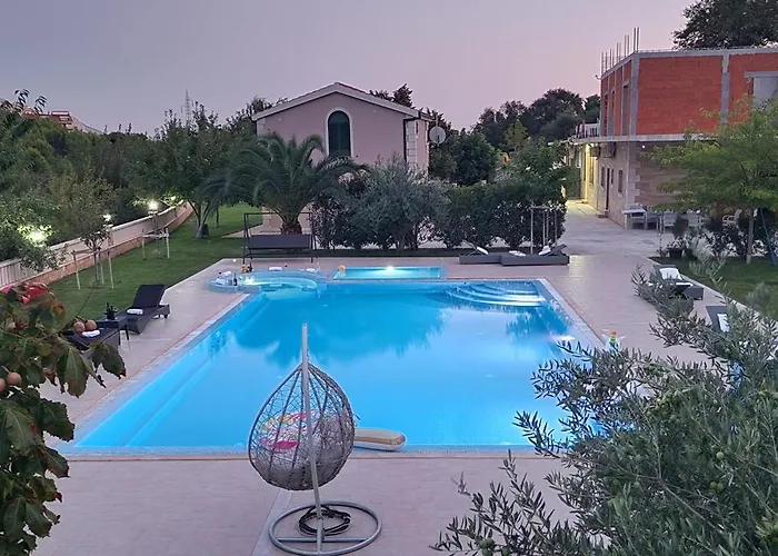 Villa Zvonimir Holiday With Large 95M2 Pool *