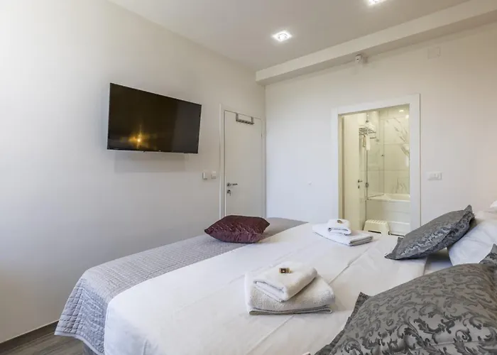 Zvonimir Holiday With Large 95M2 Pool Villa Solin