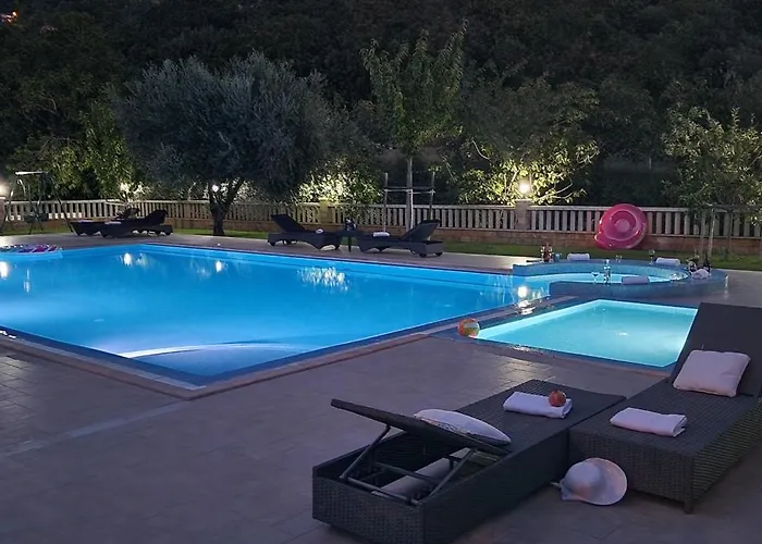 Villa Zvonimir Holiday With Large 95M2 Pool Solin