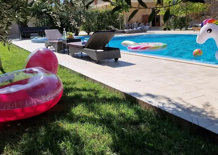 Villa Zvonimir Holiday With Large 95M2 Pool *