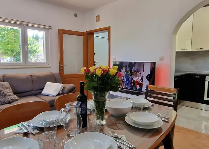 Zvonimir Holiday With Large 95M2 Pool *