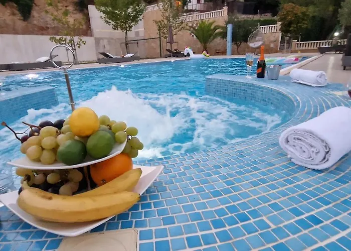 Zvonimir Holiday With Large 95M2 Pool Villa
