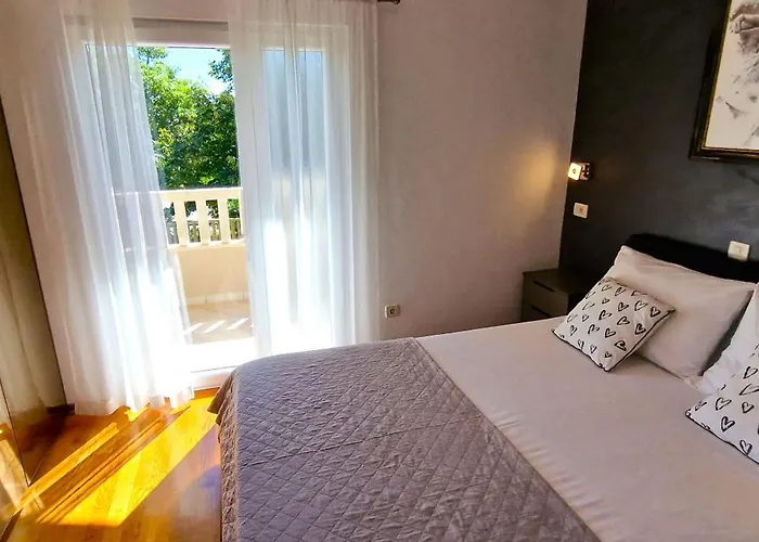 Zvonimir Holiday With Large 95M2 Pool Solin