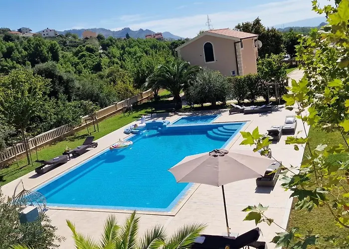 Zvonimir Holiday With Large 95M2 Pool Villa