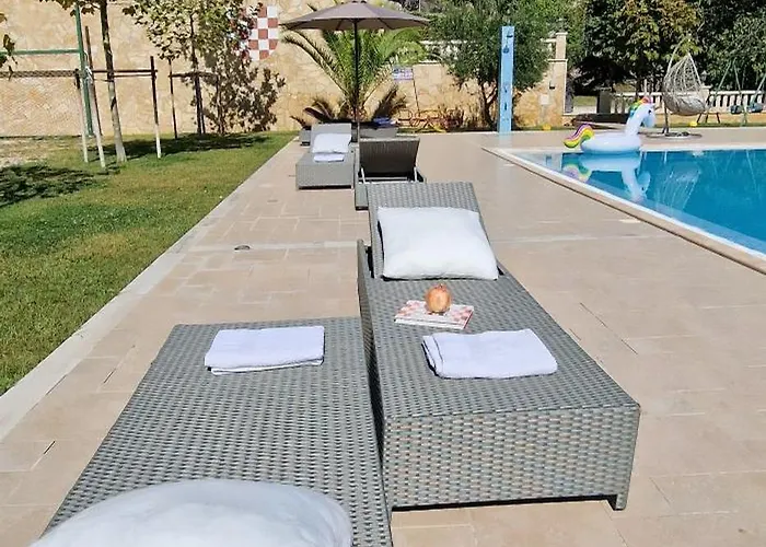 Villa Zvonimir Holiday With Large 95M2 Pool *
