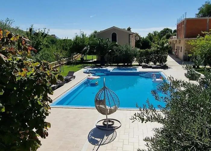 Zvonimir Holiday With Large 95M2 Pool *