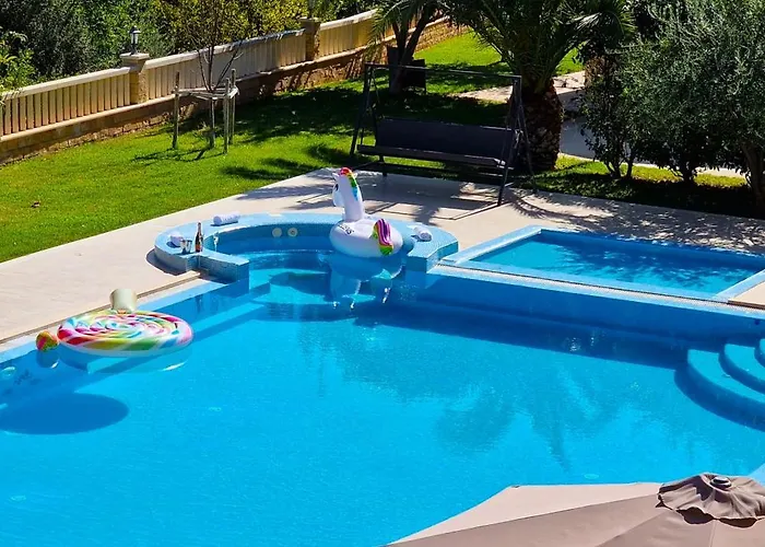 Villa Zvonimir Holiday With Large 95M2 Pool