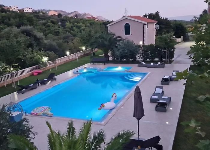 Zvonimir Holiday With Large 95M2 Pool Villa Solin