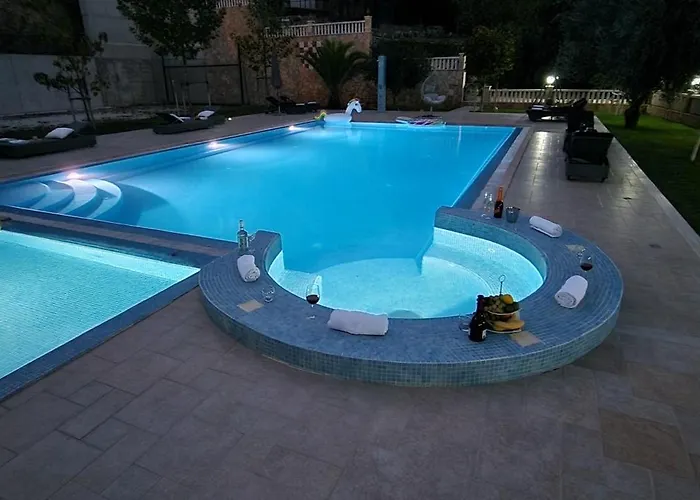 Zvonimir Holiday With Large 95M2 Pool
