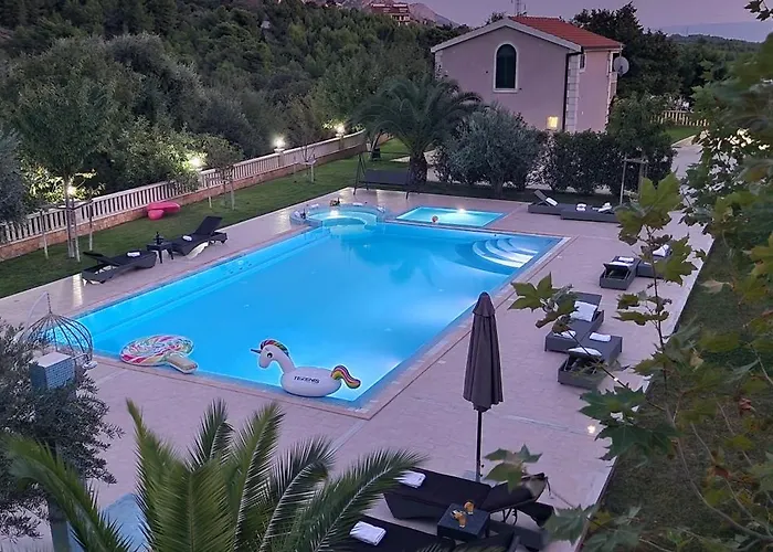 Zvonimir Holiday With Large 95M2 Pool Villa