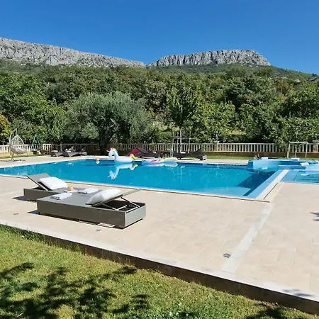 Zvonimir With Large 95m2 Pool * סולין