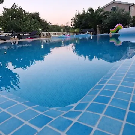 Zvonimir With Large 95m2 Pool וילה