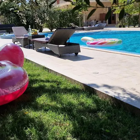וילה Zvonimir With Large 95m2 Pool *