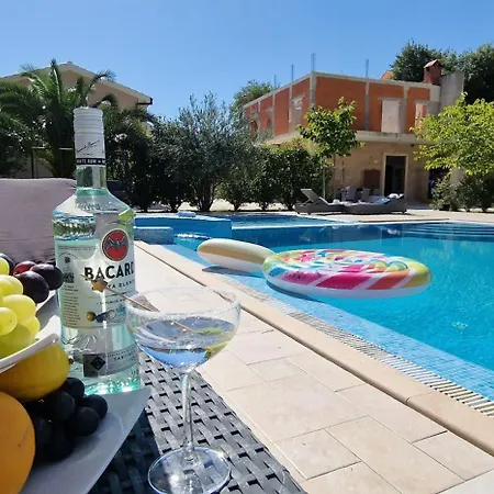 וילה Zvonimir With Large 95m2 Pool *