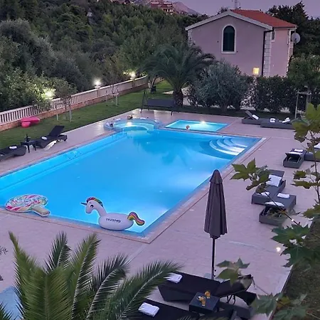 Zvonimir With Large 95m2 Pool Villa